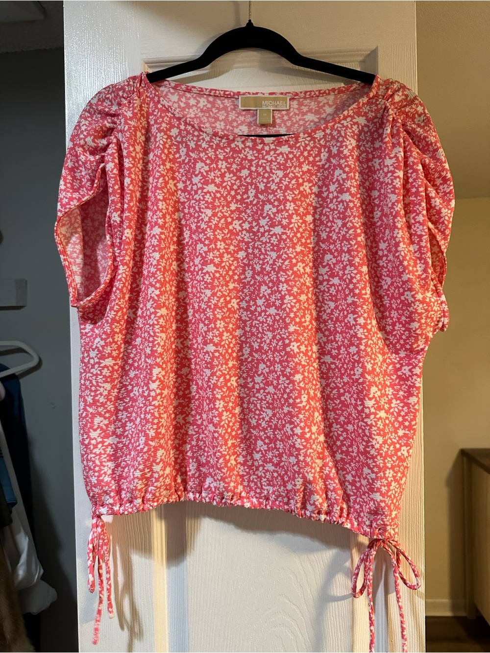 Michael Kors Pink and White Floral Short Sleeve Tie-Hem Blouse